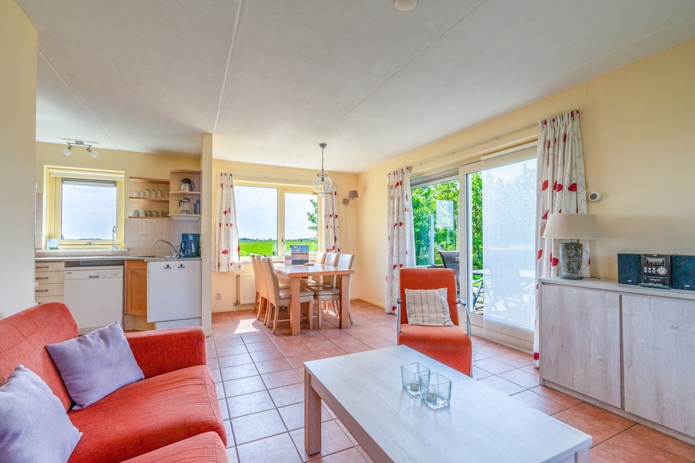 Modern and Attractive 5-person Holiday Home