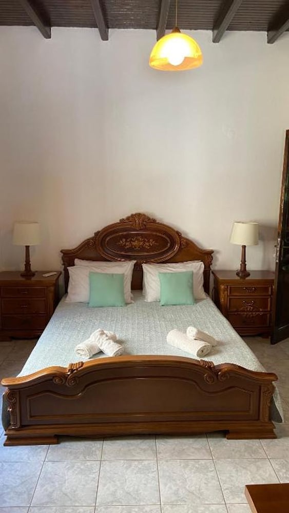 Green Yard Retreat - Family Getaway in Sidari Corfu