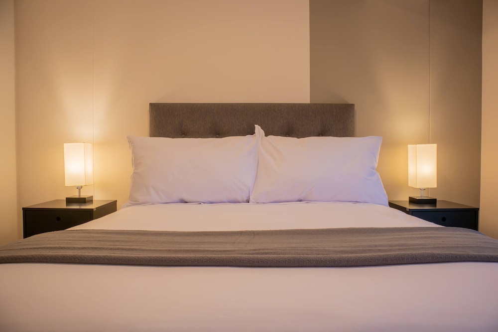 w Comfort 2BR w Private Balcony in San Isidro