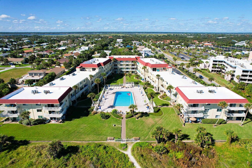 Oceanfront 3BR Condo: Gated, Breathtaking View
