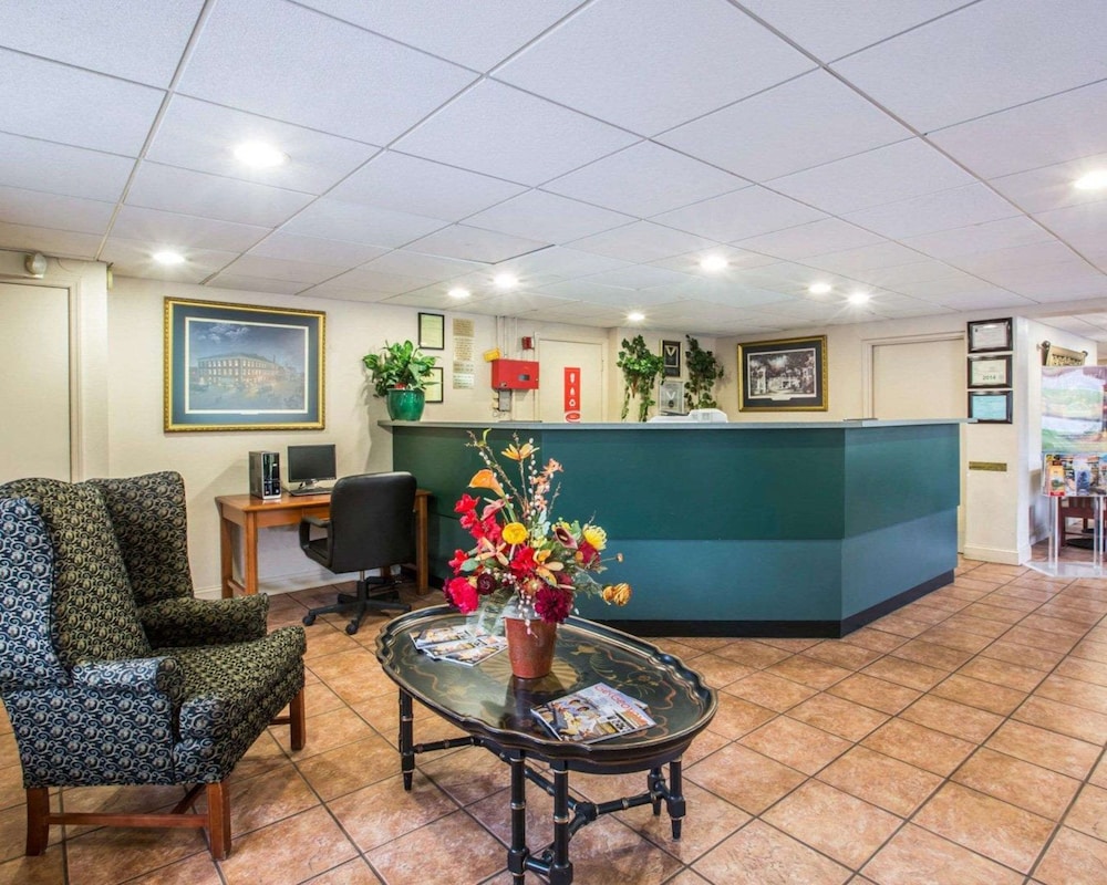 Econo Lodge Inn & Suites Columbus near Fort Benning