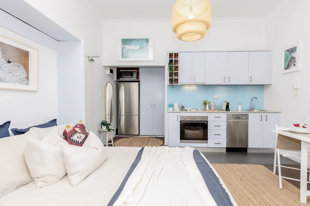 Cozy Beachfront Studio With Aircon — Sydney