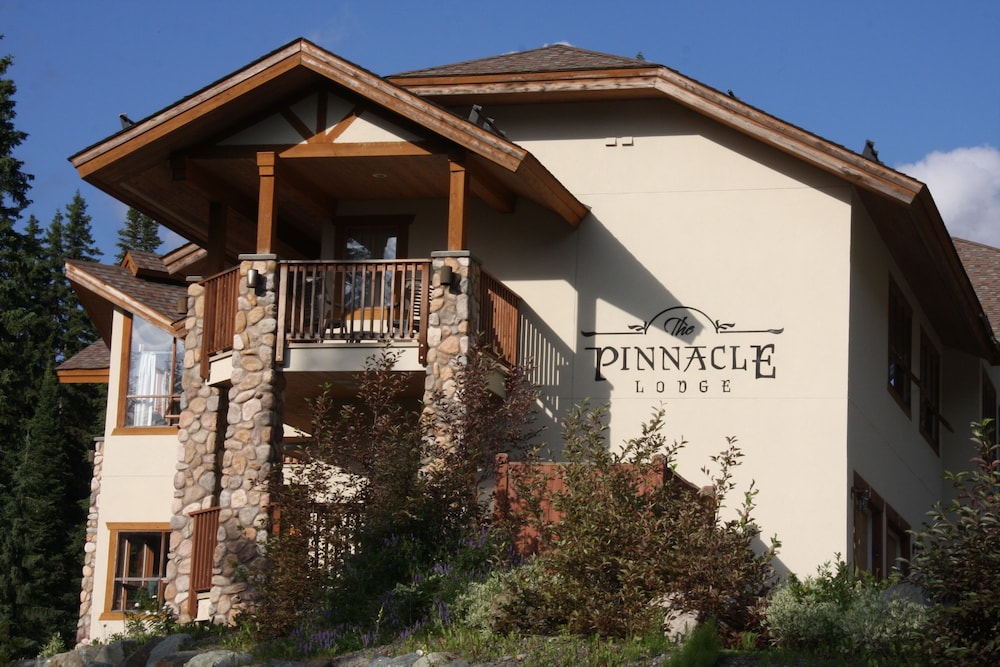 Sun Peaks Vacations - The Pinnacle Lodge - Property Image 3