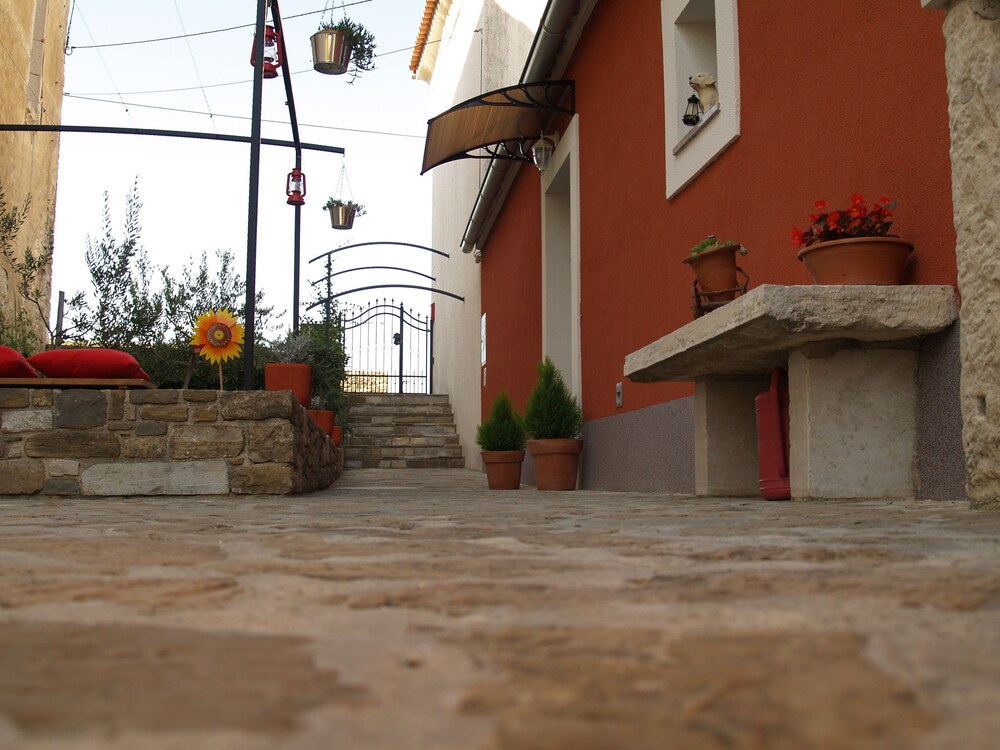 Photo 27