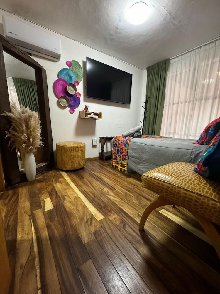 Homestal California Hostal Tlaquepaque