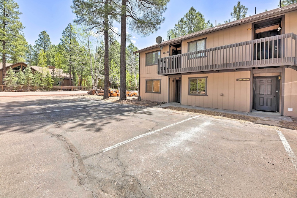 7 Mi to Rainbow Lake: Pinetop Condo w/ Patio! view 5