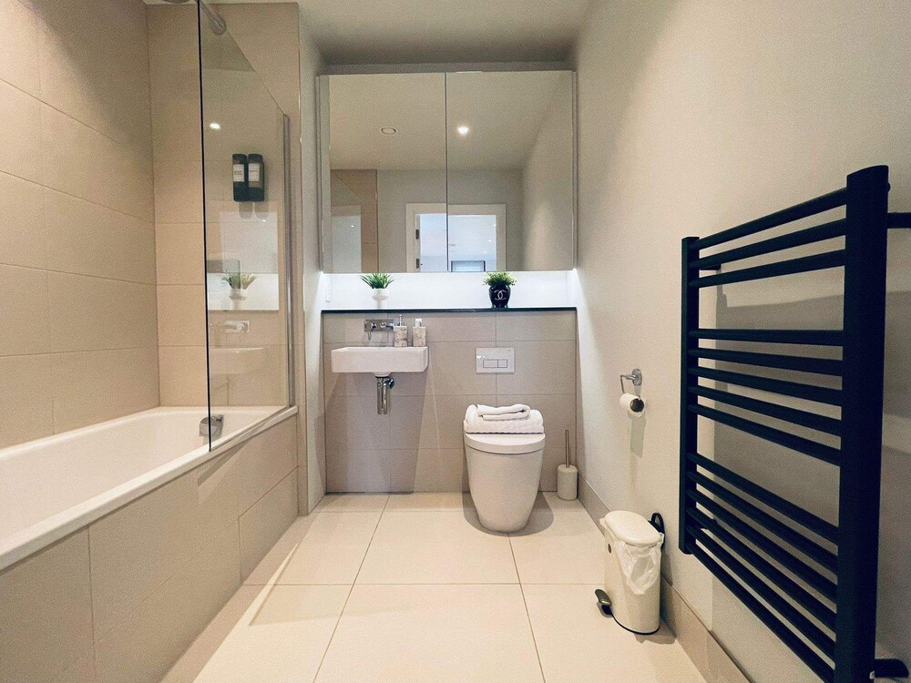 City Sky View Centre Luxe Apartment - 2 Bedrooms