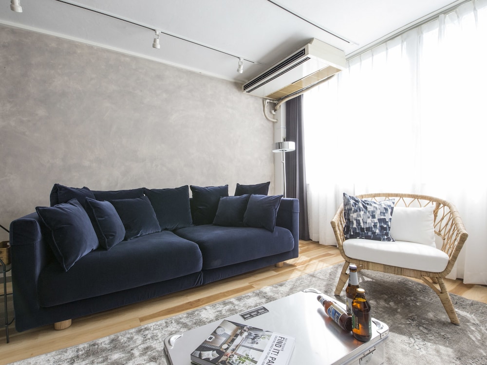 nid NAMBA Station House