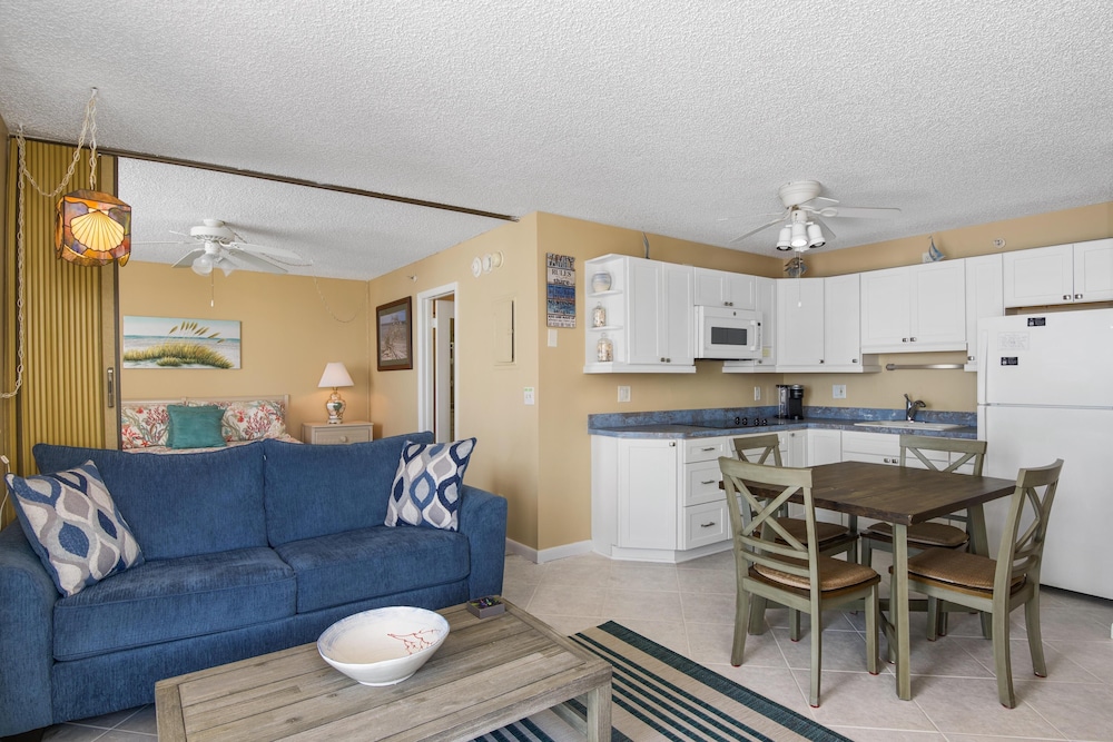 Estero Beach & Tennis 1004-a