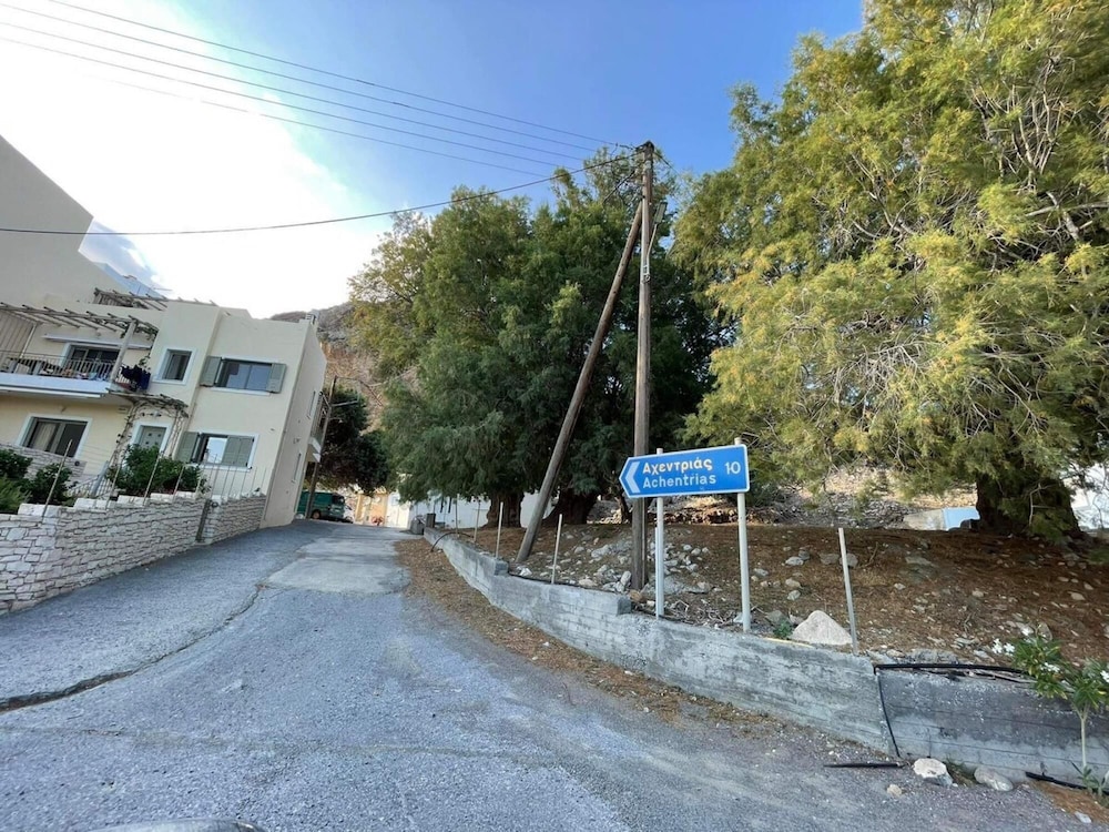 Hercules House in Tsoutsouras