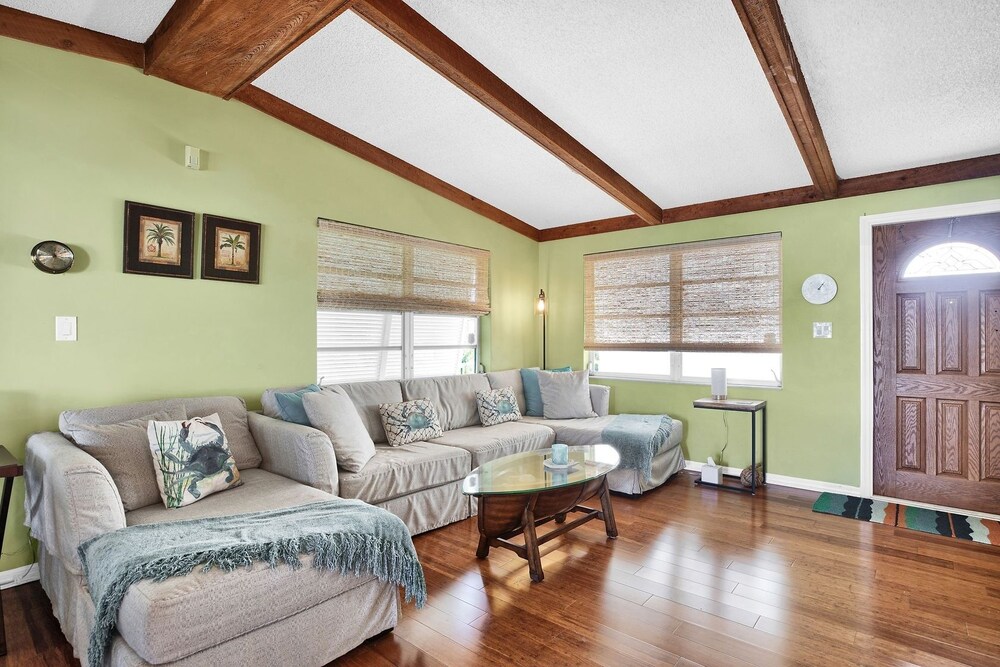 Delightful Vacation Home Located In The Popular Islamorada Neighborhood Of Port Antigua. 3 Bedroom Home by RedAwning