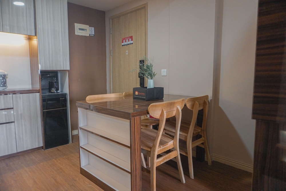 Homey And Cozy 3Br At Meikarta Apartment