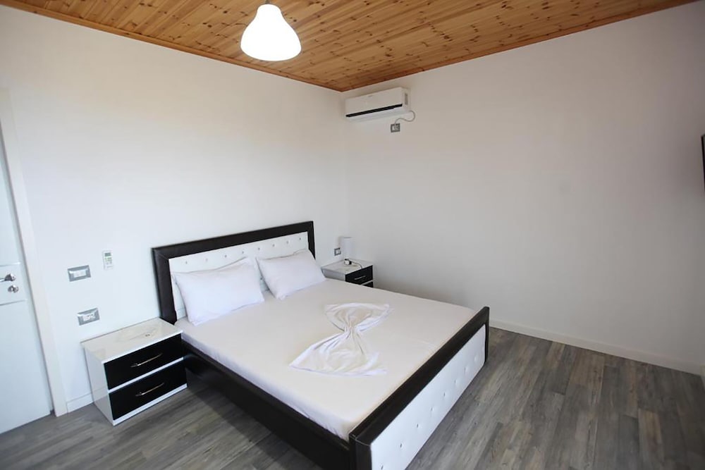 Vila Riza Veliu