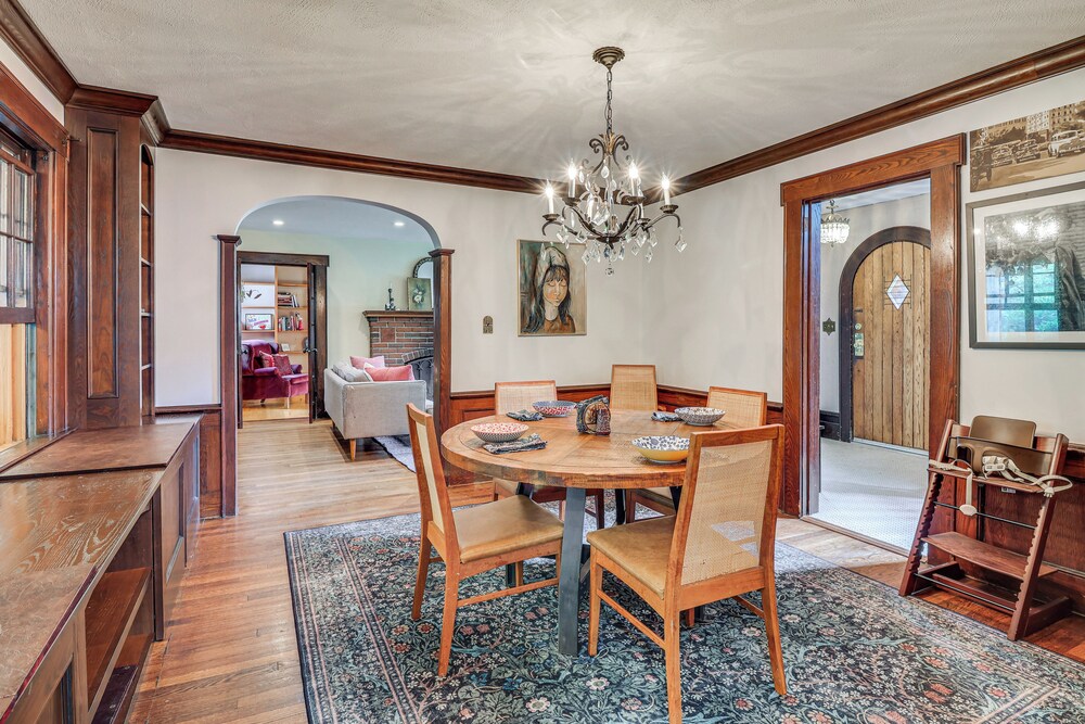 Easy Train Access to Nyc! Elegant Family Retreat