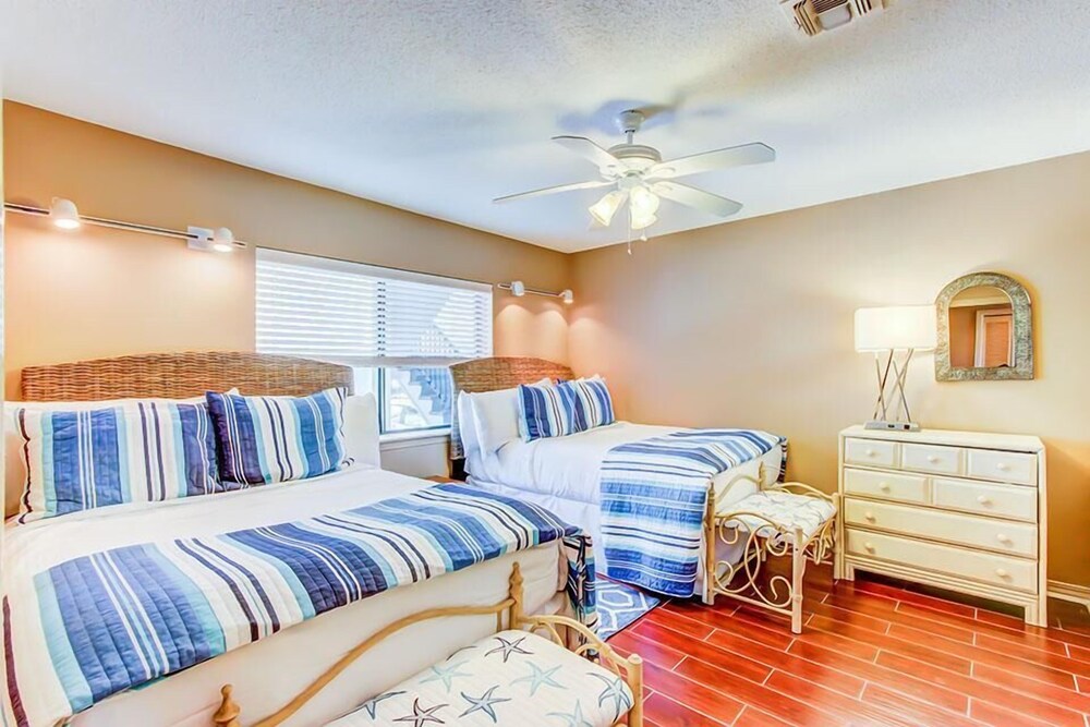 PALMS OF DUNE ALLEN 108 3 Bedroom Holiday Home by Five Star Properties