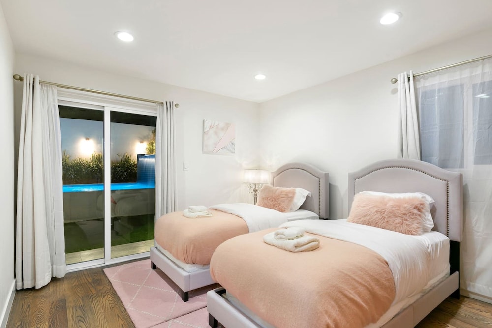 Hollywood Hills Heatpool BBQ Prime Location
