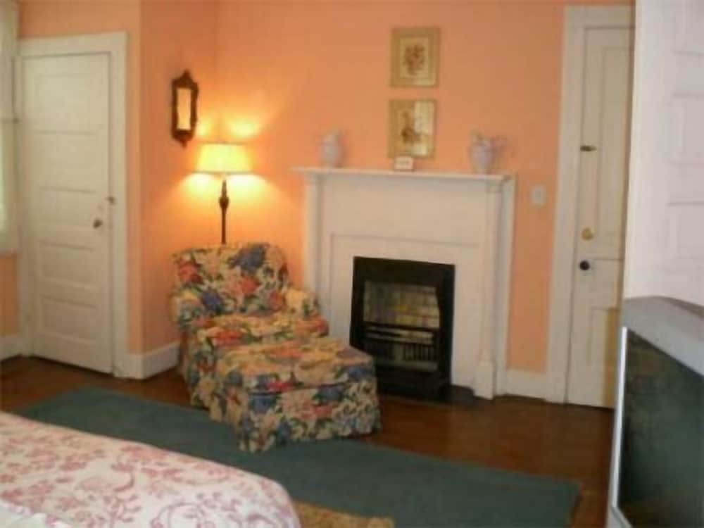 Oak Manor Inn