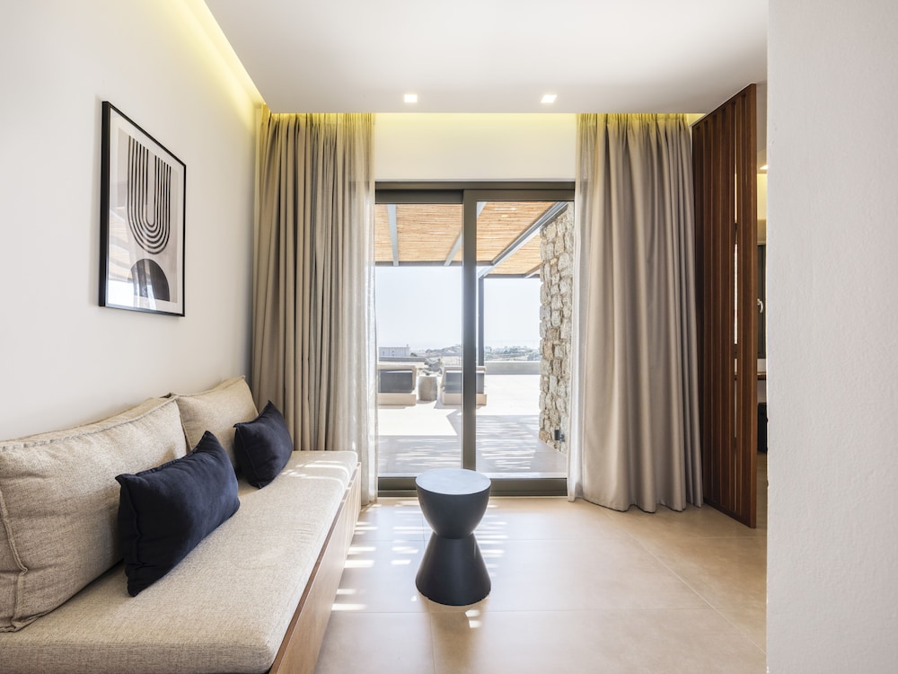 Evi Suites & Villas