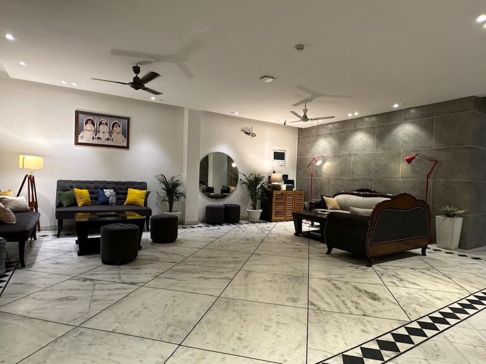 Divine Inn Hotel Rajouri Gardan
