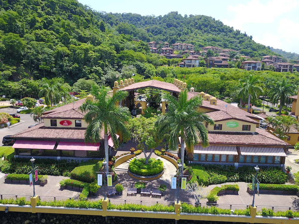 CR Luxury Los Sueños Condos