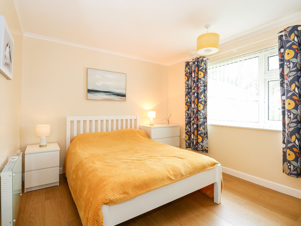 8 Royal Chalet Park