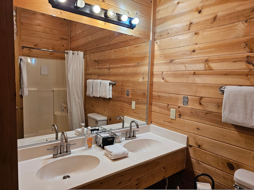 Honey Bear Haven Suite 4