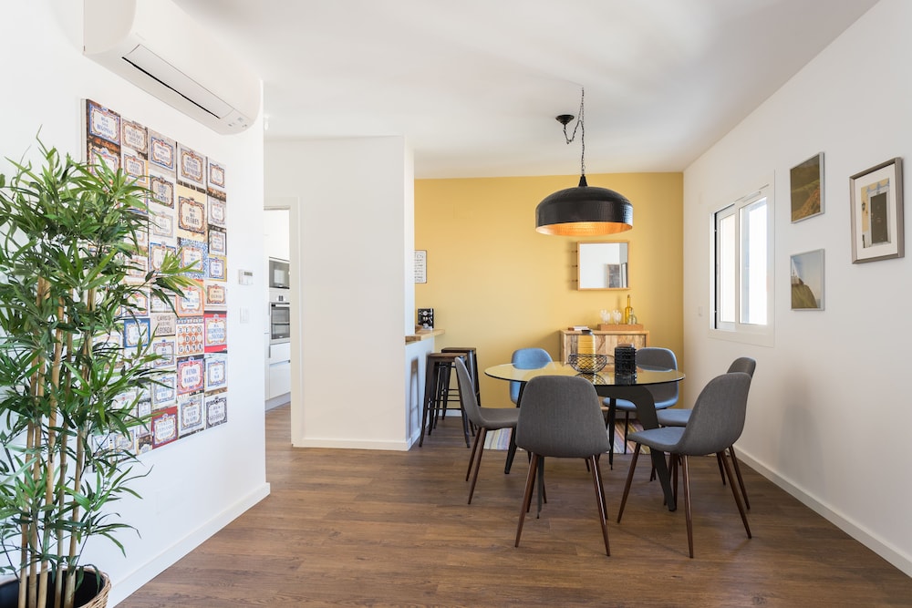 Alfama Lounge Three-Bedroom Apartment w/ River View and Parking - by LU Holidays