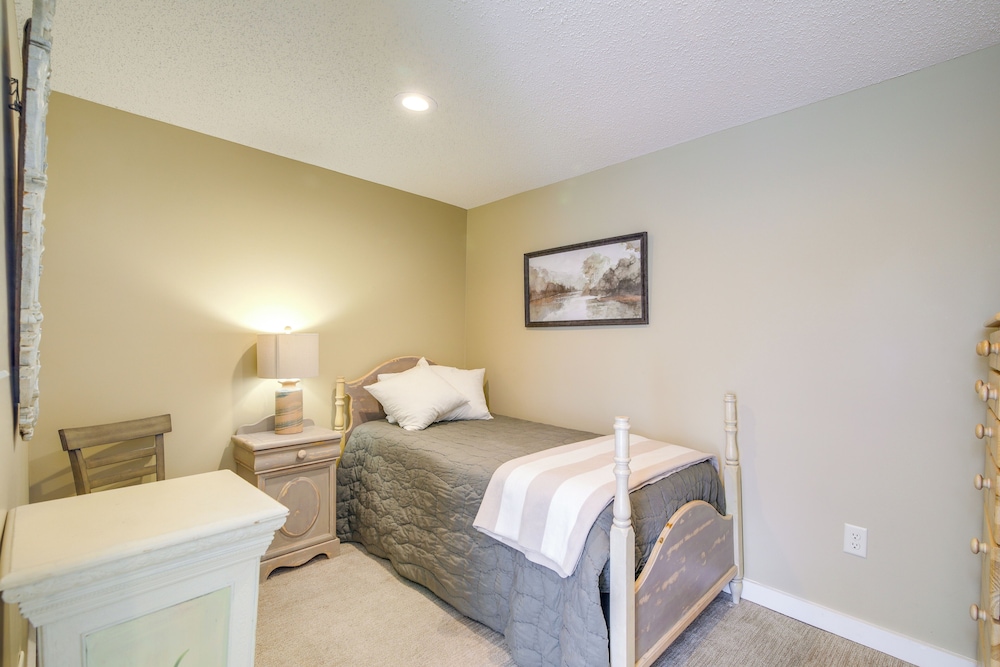 Steps to Tunica Lake: Outdoor Retreat w/ Fire Pit