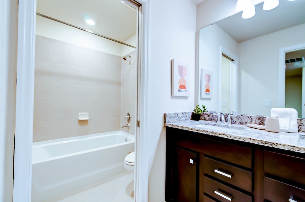1259 Modern 5BD Family Home For Your Vacation