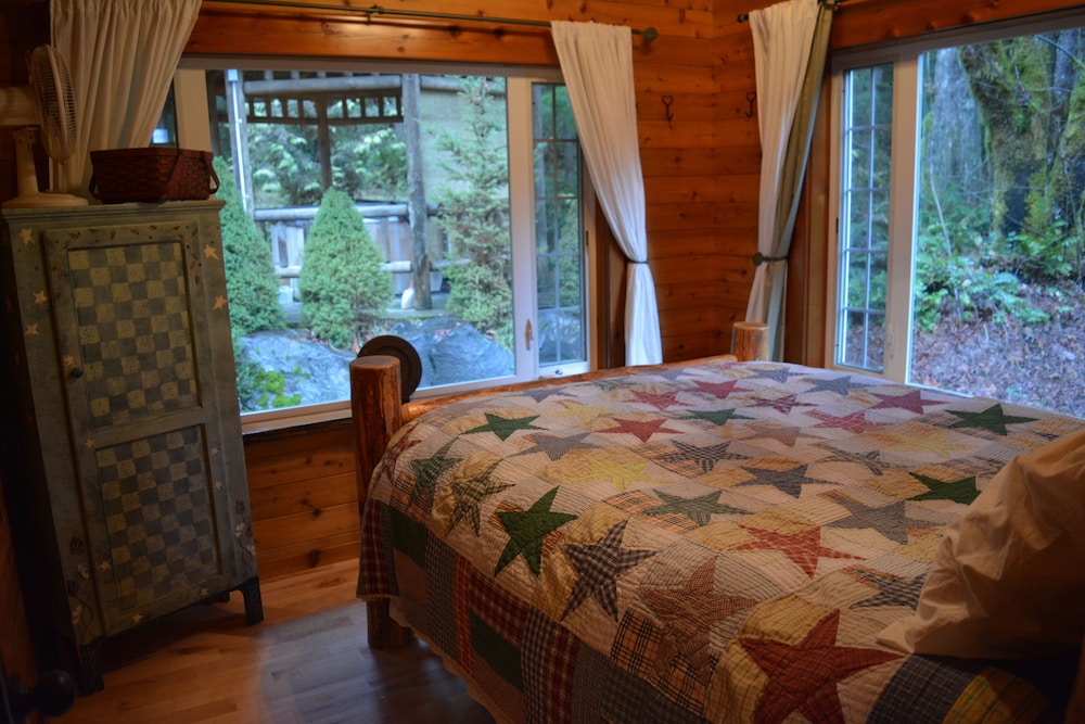 Copper Creek Inn at Mt Rainier