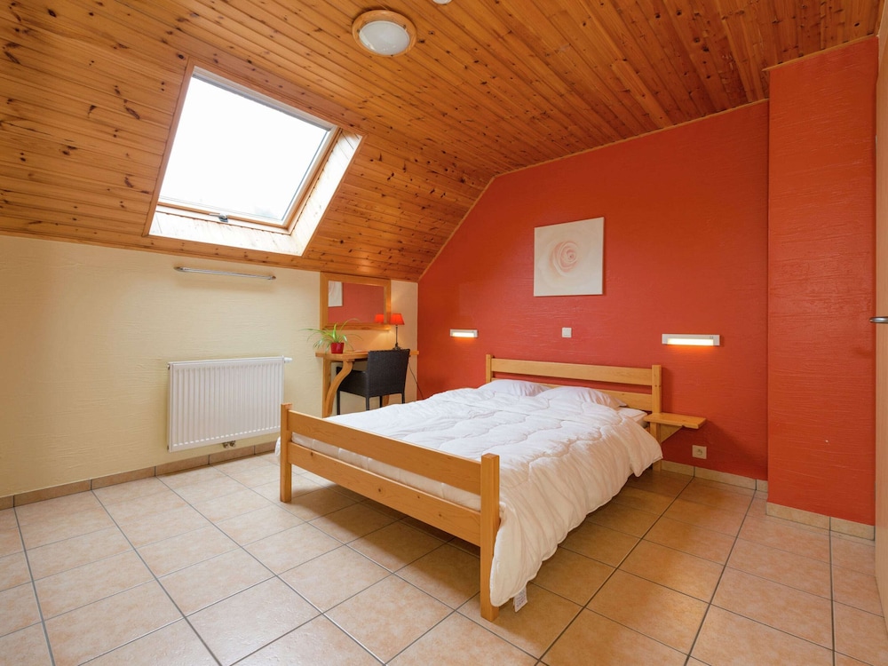Spacious Retreat by Lake view 3