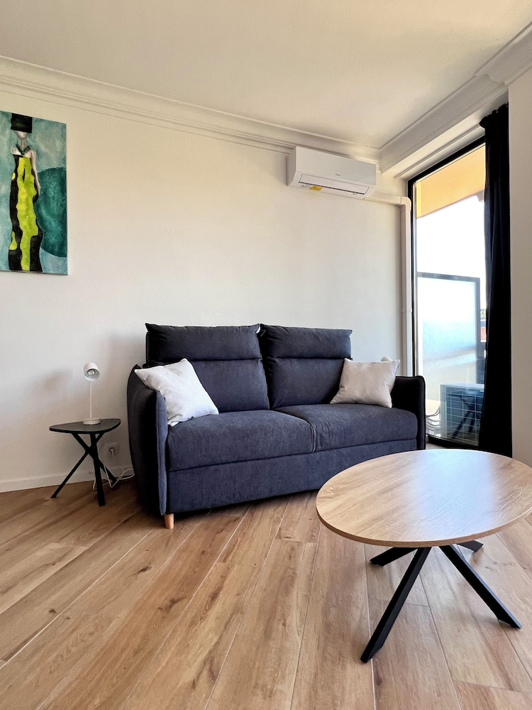 Cozy fully equipped center Liege for 4