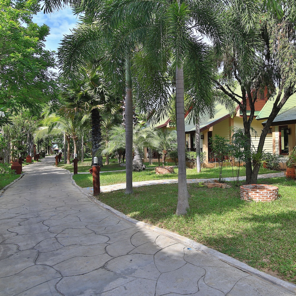The Green Beach Resort