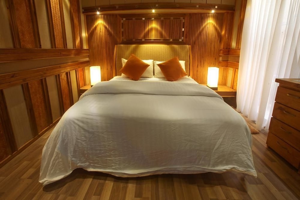 Eureka Serenity Athiri Inn