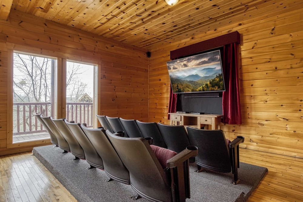 Hot Tub, Game Room, Movie Theater, View Sleeps 18 Lookout Lodge by Avantstay