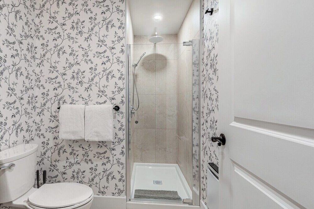 Beautiful Vieux Quebec 2 Bed Apt