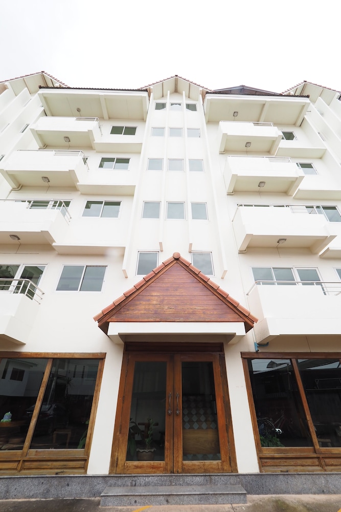 Fah Place Hotel