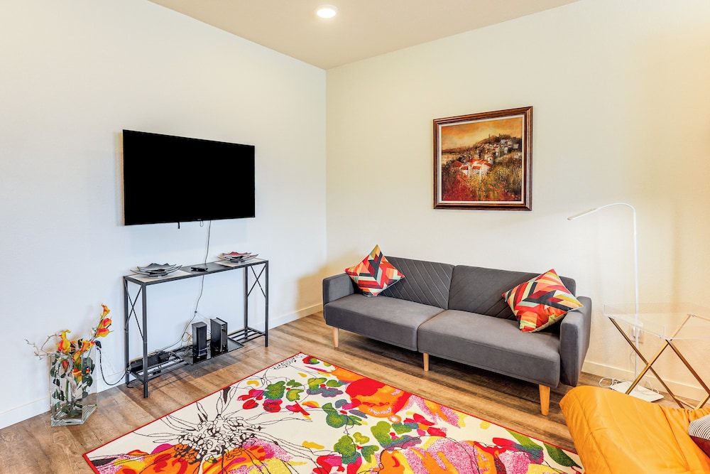 4 Mi to Dtwn: Family-friendly Townhome in Reno