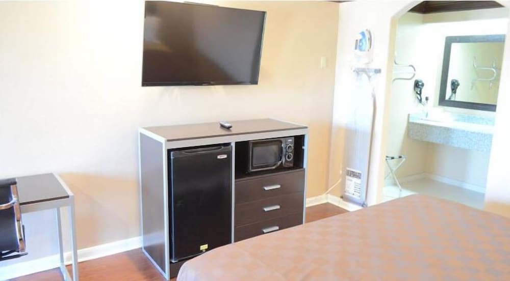 Regency Inn - Property Image 7