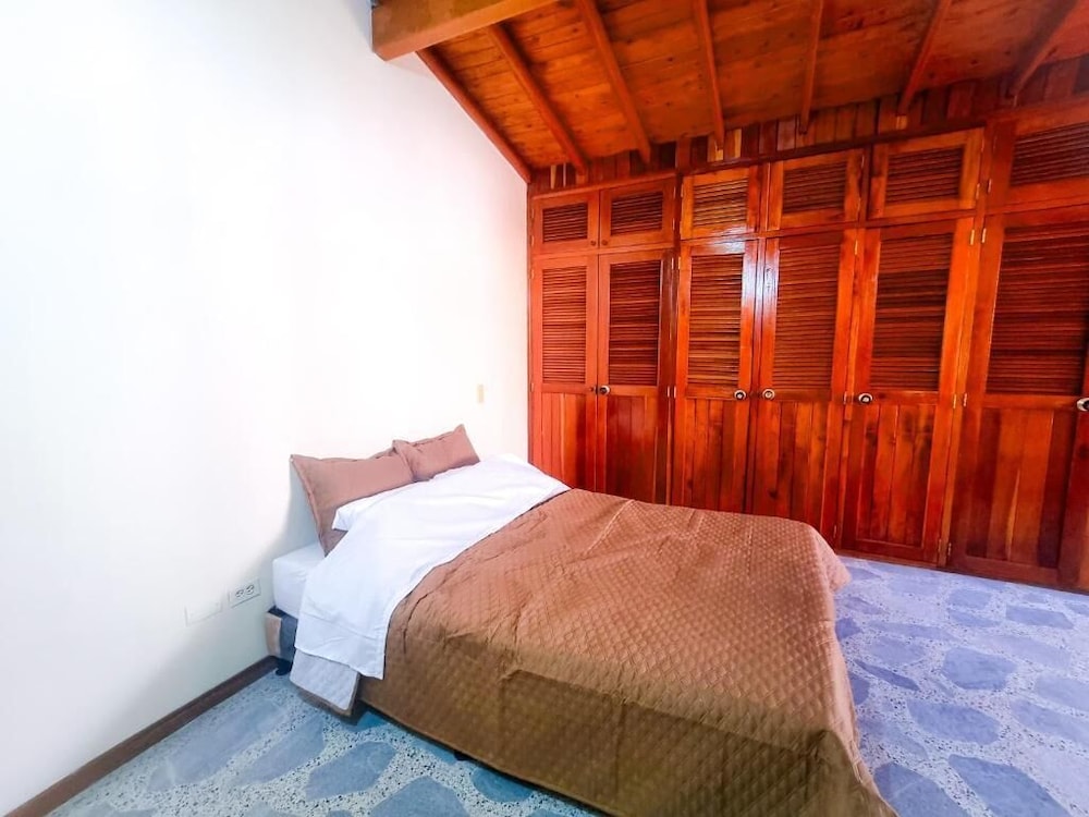 Hostal - Casa Rionegro