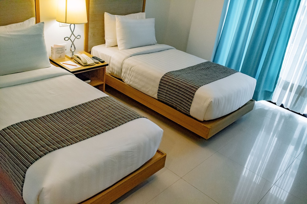 Crown Regency Courtyard Resort, Boracay Island - 12