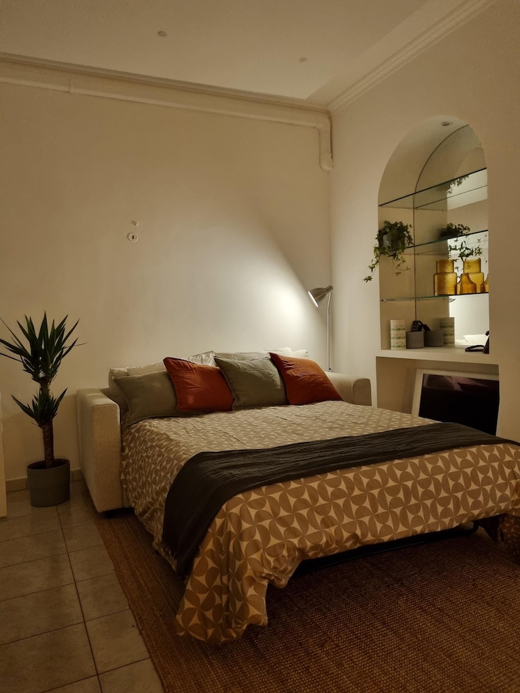 Bright one Bedroom Apartment in the Center of Cannes 13 Minutes Walk to the Palais des Festivals - 2290