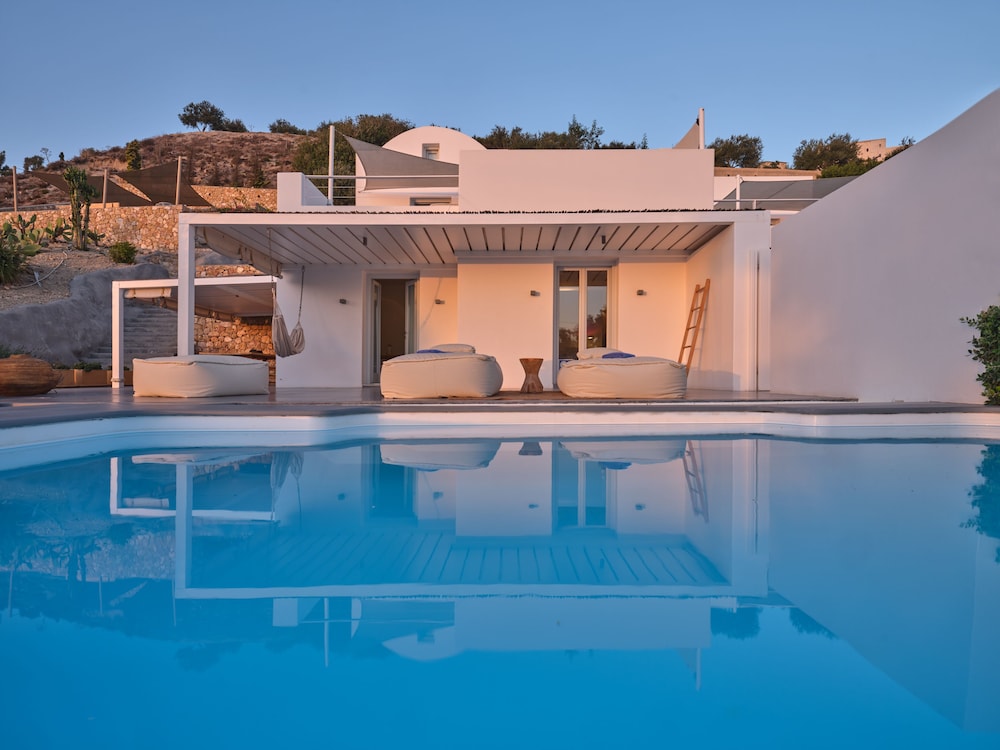 Santorini Heights