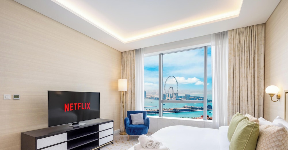 LUX Iconic Views at Palm Tower Suite 6