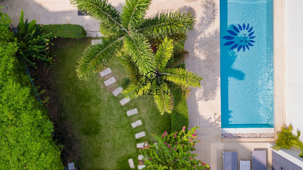 Yizen VIP Luxury Palm Springs Villas view 3