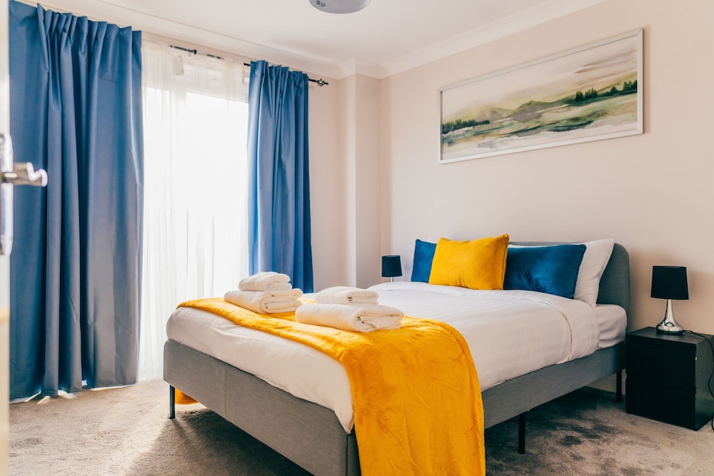 Remarkable 4-bed House in Cardiff view 2