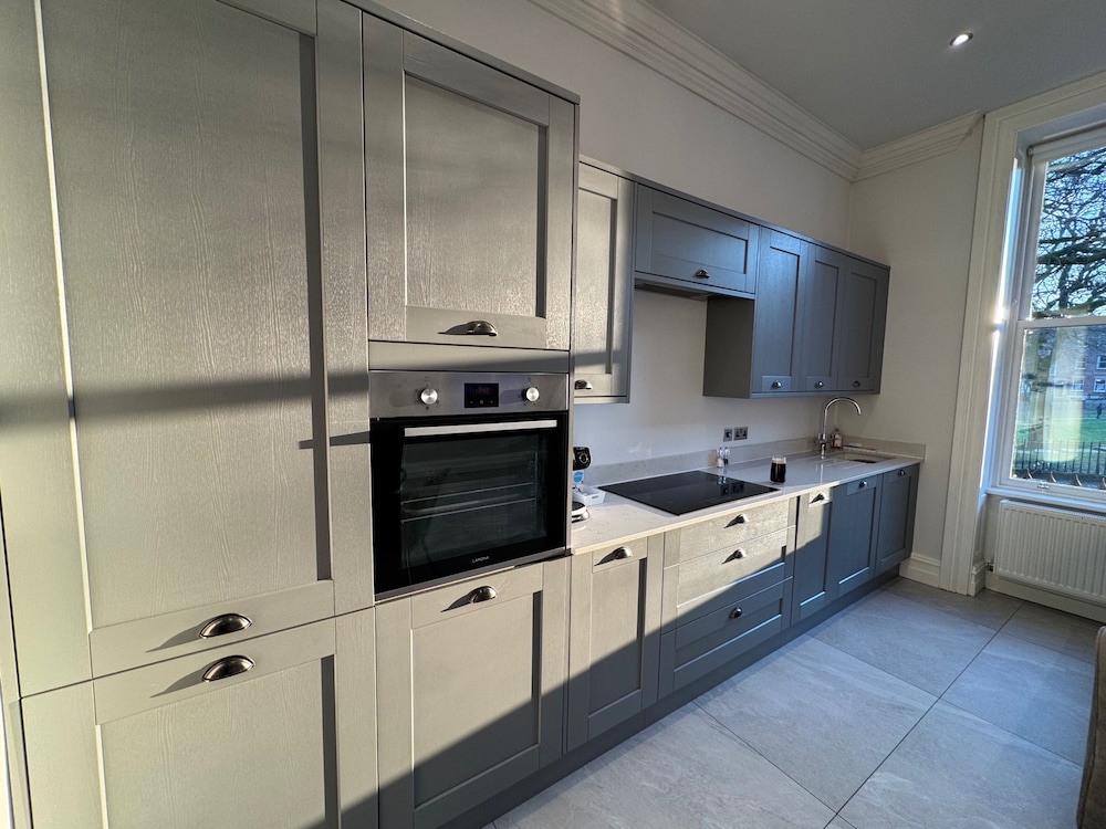 Full Apartment With Secure Parking Great Views