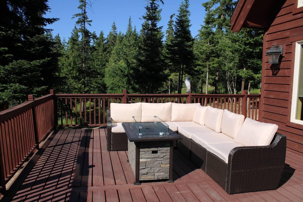 Luxury Mountain Cabin, Cle Elum, Washington State view 2