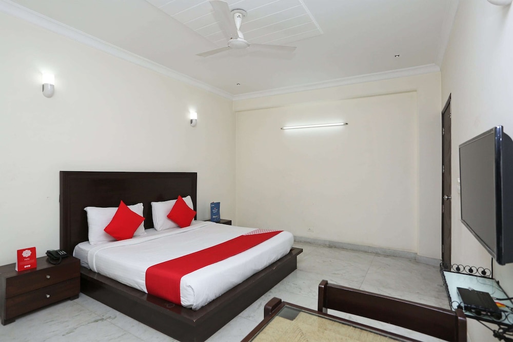 OYO 15822 Ryan Residency