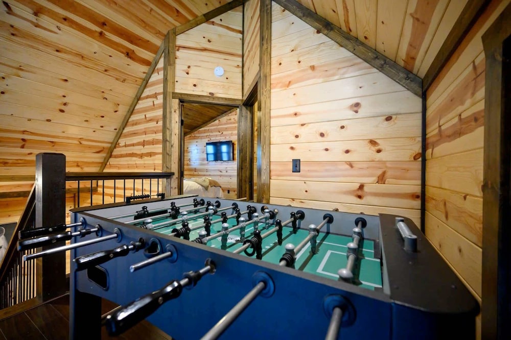 Cabin Vibe - Bunkroom - 3 King - Firepit - Shuffleboard